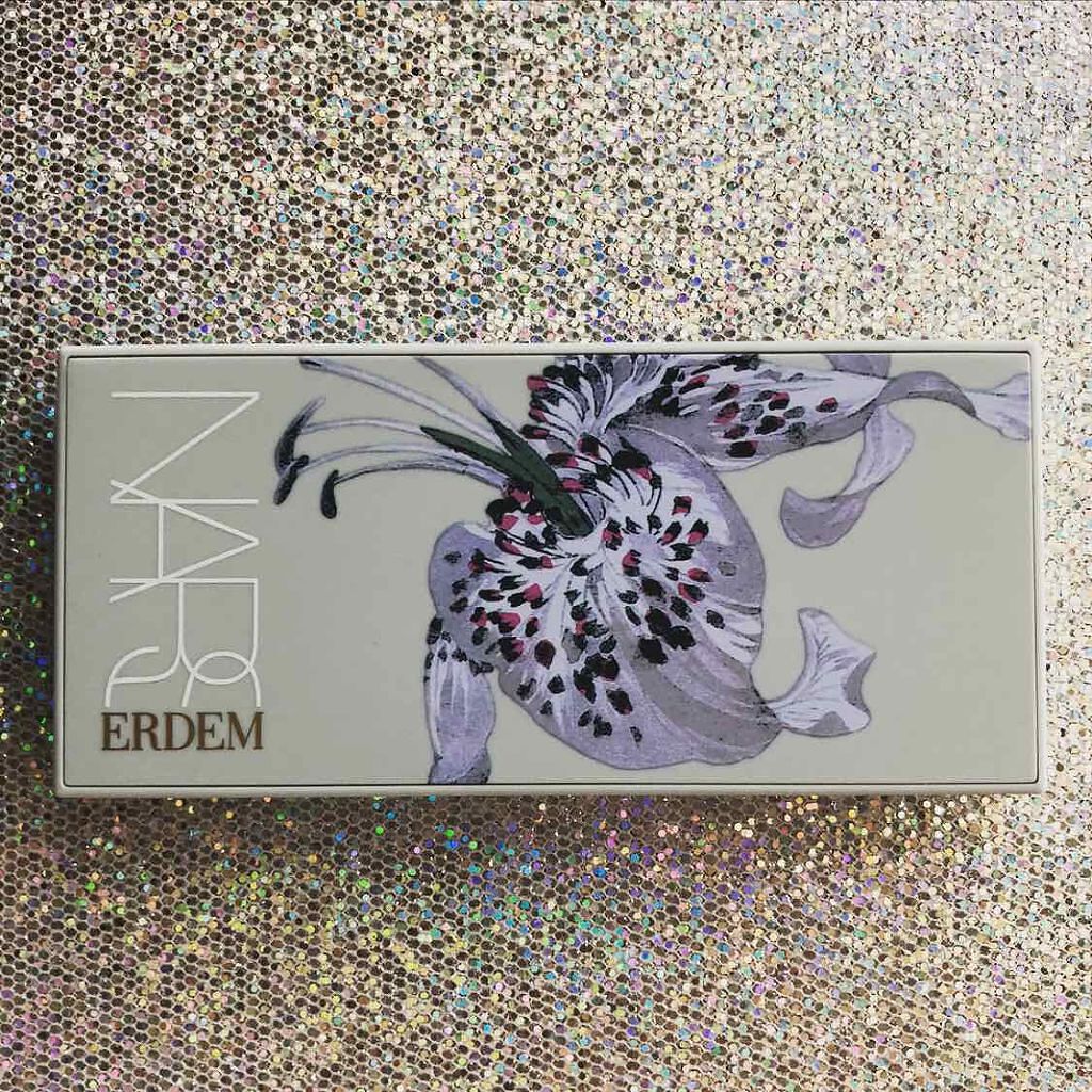 NARS ナイトガーデン アイシャドーパレット のクチコミ「！ちょい前のナーズの限定品です
！スマホで広告ビジュアルをみていたので
    花の絵が割とリ.....」（1枚目）