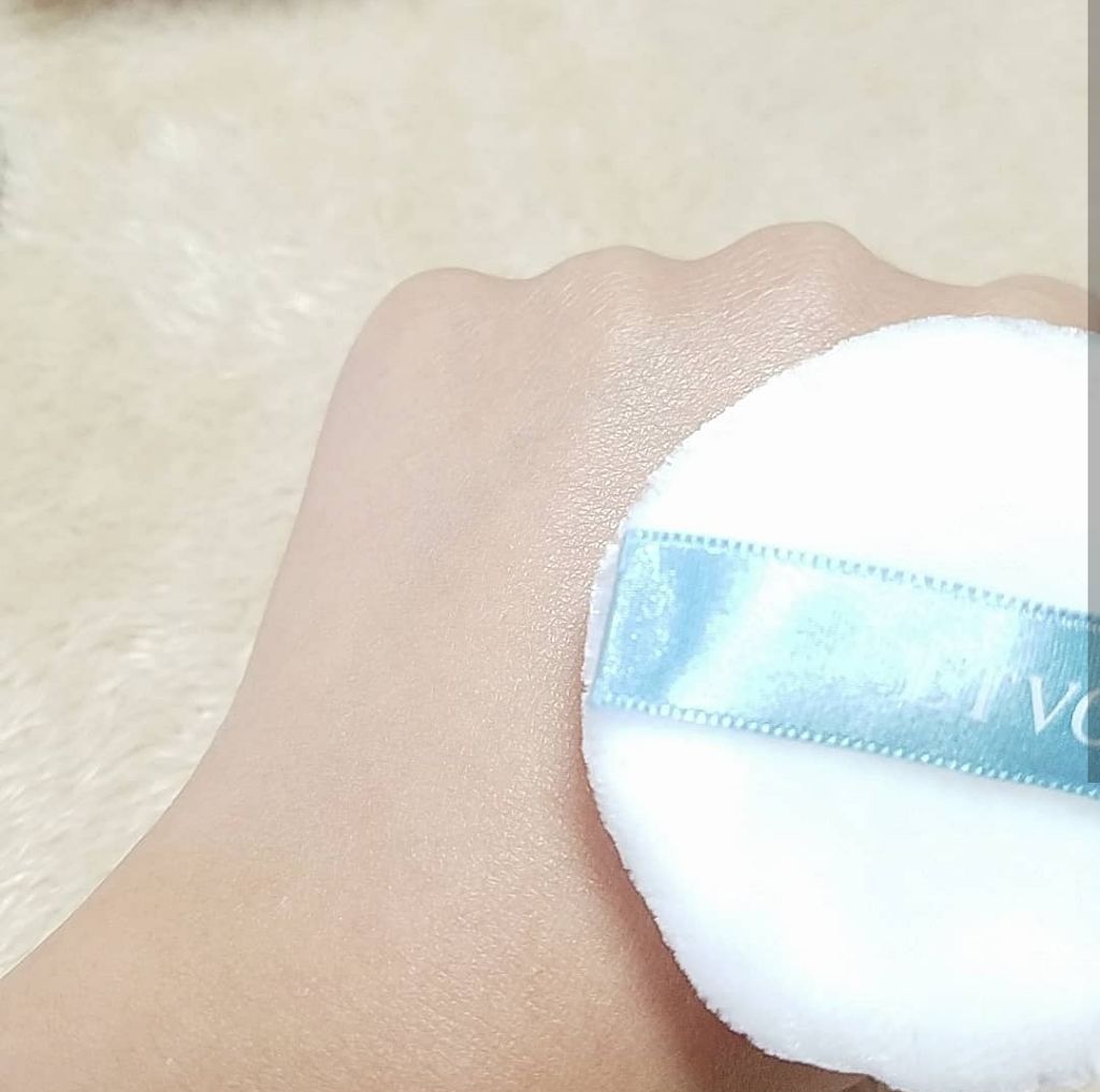 ミネラルUVボディパウダー(旧)/エトヴォス/ボディパウダーを使ったクチコミ(2枚目)