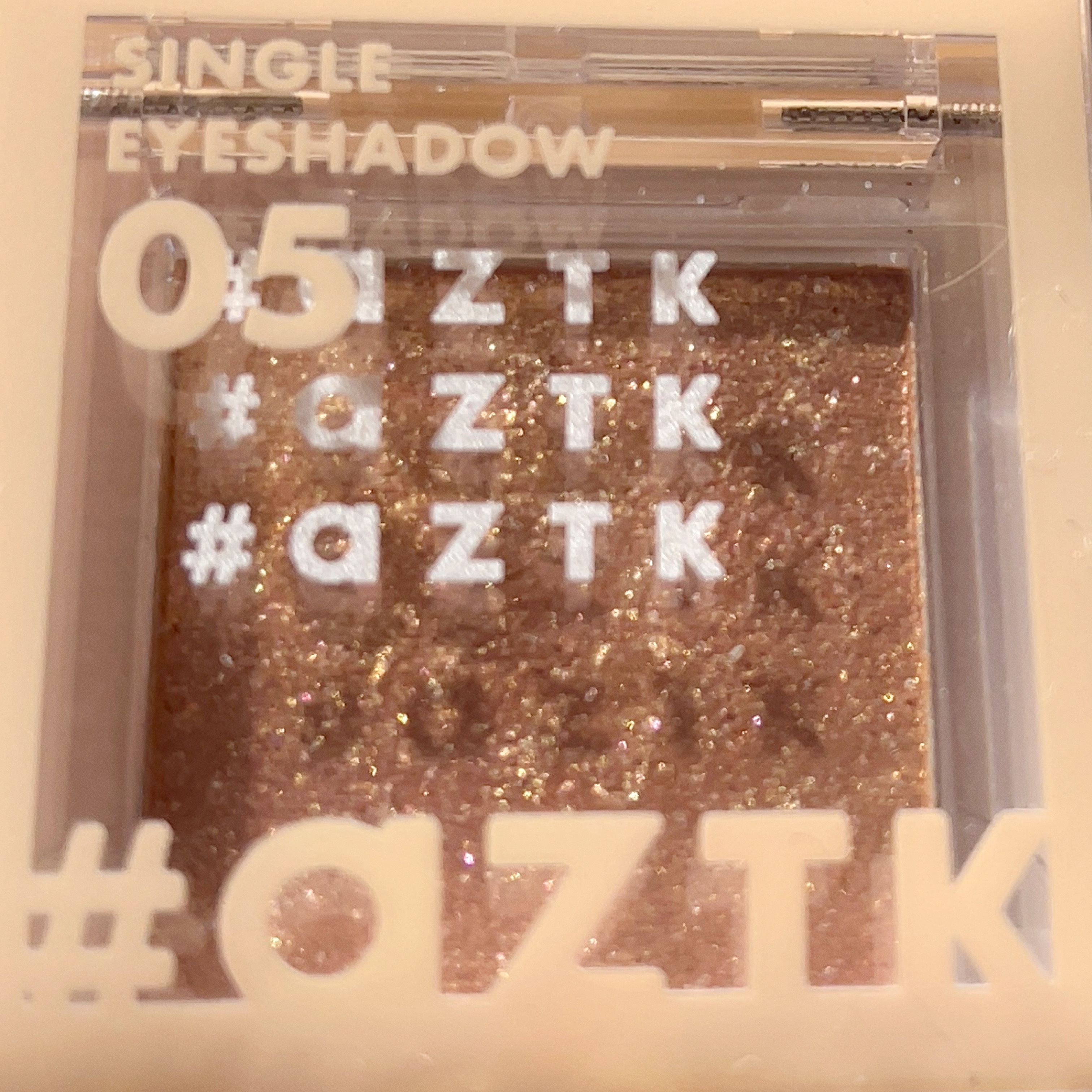 シングルアイシャドウ 05 ペチコート/aZTK/単色アイシャドウを使ったクチコミ（1枚目）