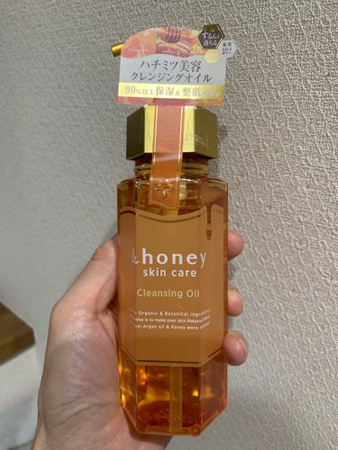 「&honey クレンジングオイル」

肌にうるおいを与えながら落とす
ハチミツ美容で、
製品の90%以上をハチミツや、
アルガンオイル、ヒアルロン酸などの
保湿&整肌成分で構成されたクレンジングオイル
