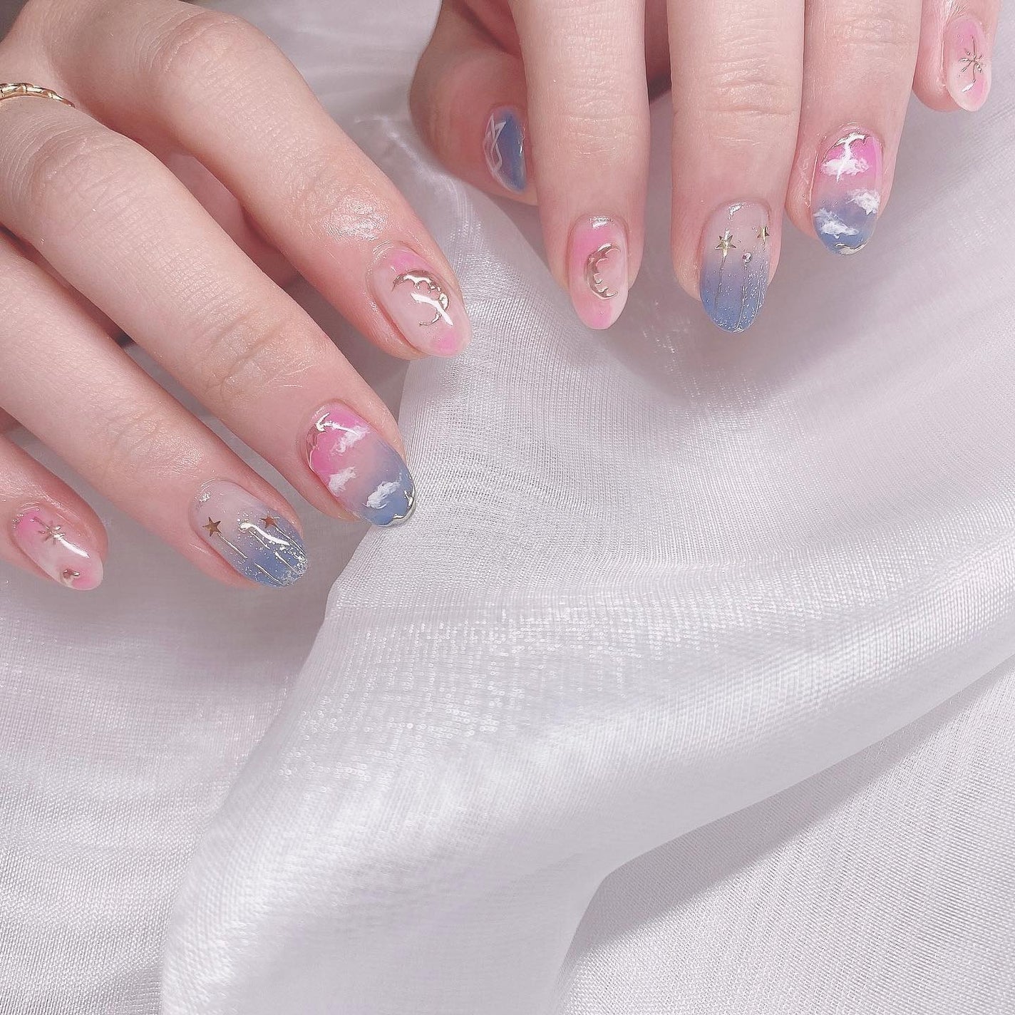 kanna on LIPS 「・・・完全おまかせASTRO推しネイル🌙*゚✩.*˚図らずも星..」(1枚目)