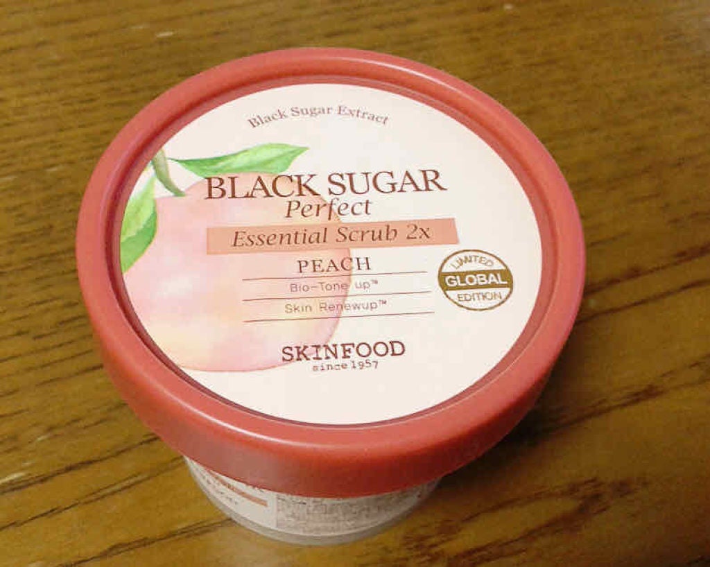 ブラックシュガーパーフェクト エッセンシャルスクラブ2Xピーチ/SKINFOOD/洗い流すパック・マスクを使ったクチコミ(1枚目)