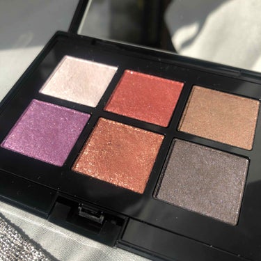 ホリデー アディクション “イリディセント ユーフォリア” EYESHADOW PALLETE L/ADDICTION/メイクアップキットを使ったクチコミ（2枚目）