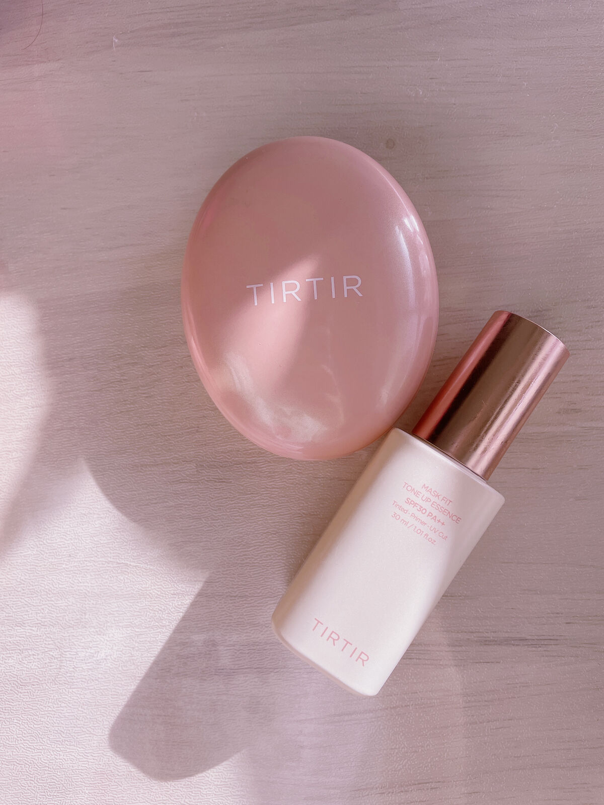 プロがオススメする！
付けると透き通るようなトーンアップ✨
TIR TIR（ティルティル） マスクフィットトーンアップエッセンス 30ml ¥2970（税込） 色付きで自然なトーンアップな仕上がり。 伸びが良いのでコスパ◎ エッセンスベース