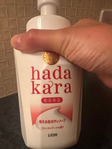 hadakara ボディソープ 泡で出てくるタイプ  フローラルブーケの香り/hadakara/ボディソープを使ったクチコミ（1枚目）