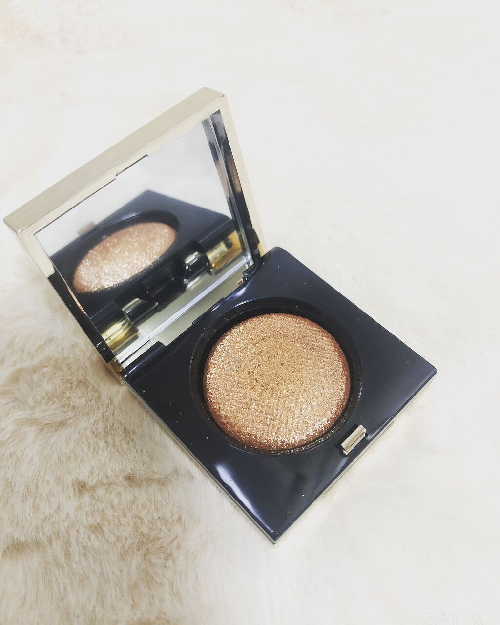 リュクスアイシャドウ 10 サンフレア(リッチ スパークル)/BOBBI BROWN/単色アイシャドウを使ったクチコミ（1枚目）