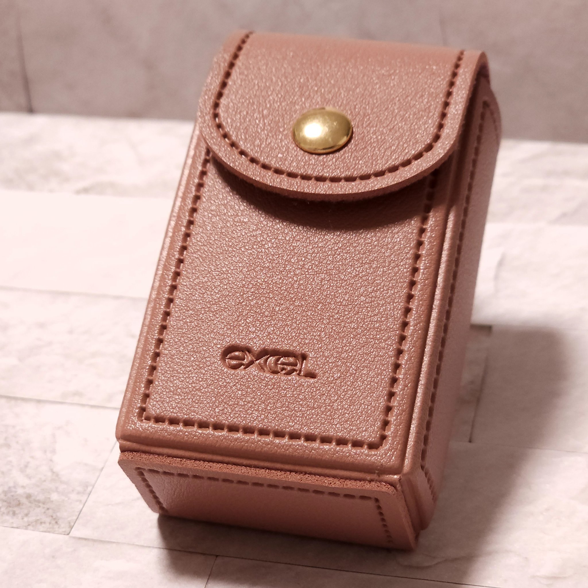 見つけたら即確保！？エクセルの店舗限定ノベルティが
This is 最高にちょうどいいリップケース！
自分はPLAZAで見つけました、いや、出会いました。
ひとつ前の投稿で触れたエクセルのリップともうひとつエクセルの商品を買うともらえるリッ