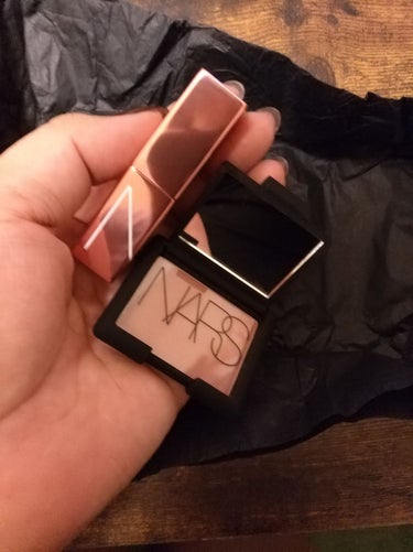 クリスマス限定
5028 DOLCE VITA ダスティローズ系
を購入しました。3,410円 (税込)
NARS アフターグローリップバーム１３５６　
ブラッシュ４０３１Ｎ
去年買えなかったミニサイズ