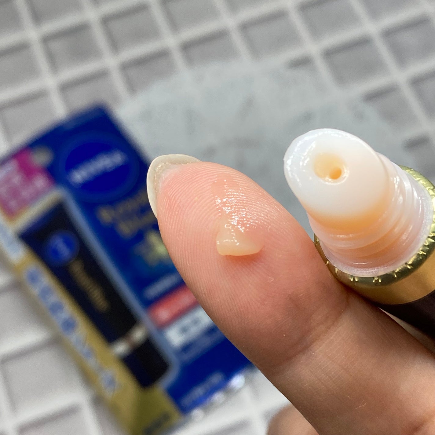 ニベア ロイヤルブルーリップ 濃密美容ケア/ニベア/リップ美容液を使ったクチコミ(3枚目)