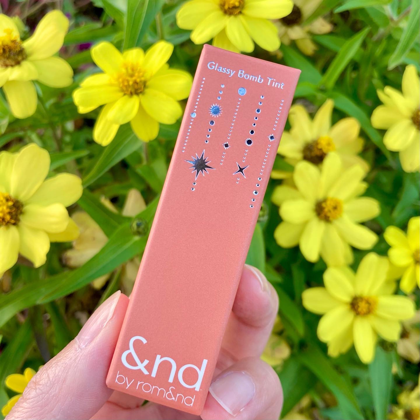 アンドバイロムアンド　グラッシーボムティント/&nd by rom&nd/リップティントを使ったクチコミ（2枚目）