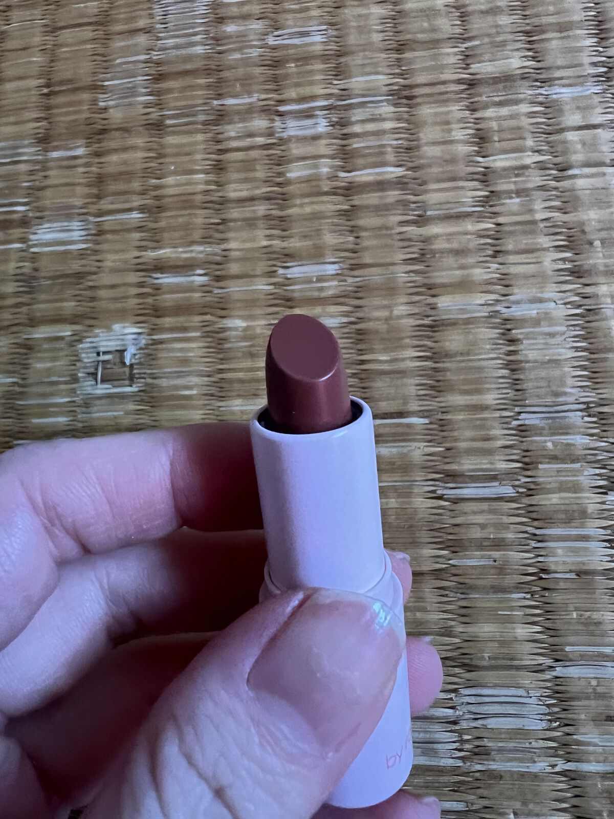 アンドバイロムアンド グラッシーバーム BE01 ナッツベージュ/&nd by rom&nd/口紅を使ったクチコミ（3枚目）