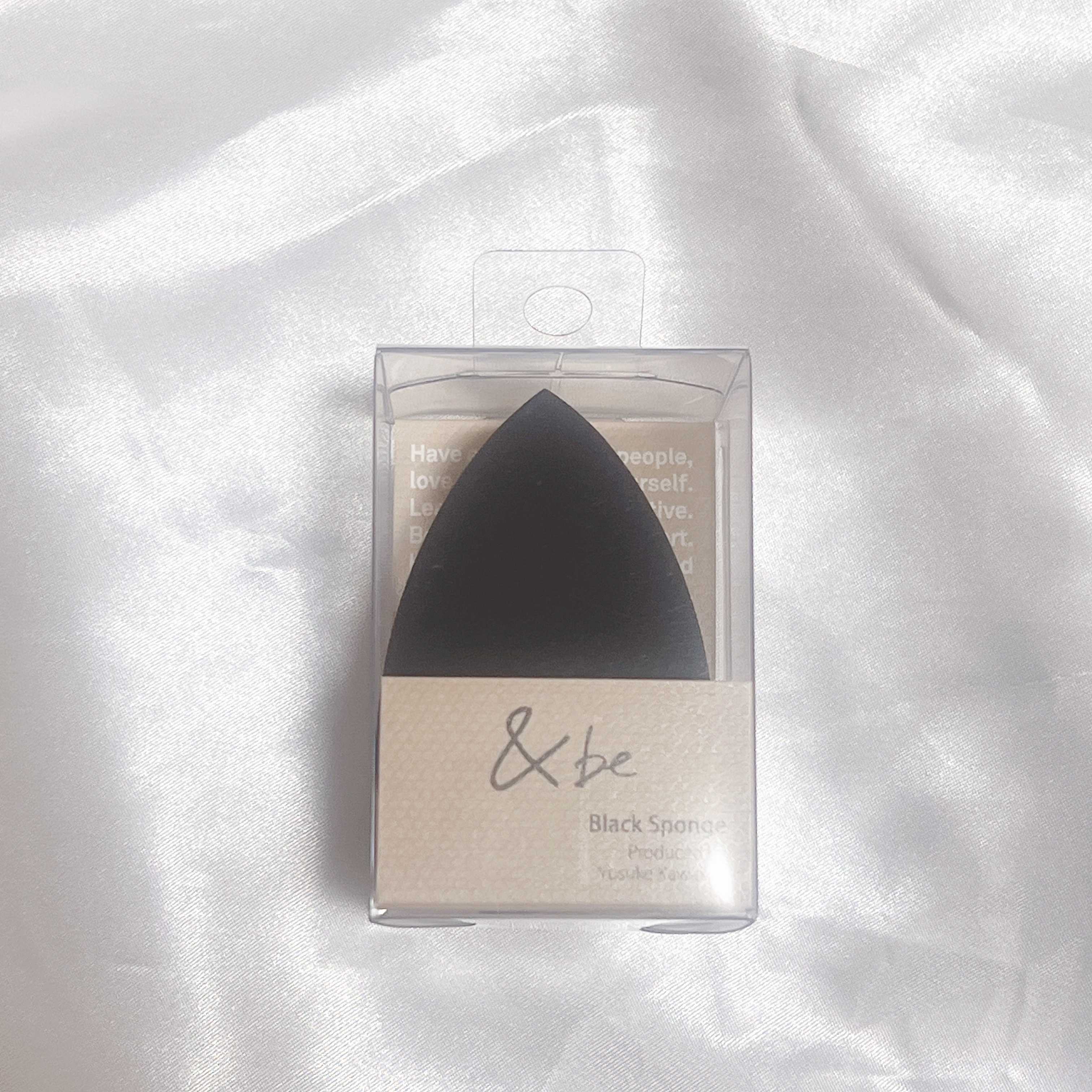 リピ買い品。
＆beのスポンジはもう何個目かわからないほど使っています。
ファンデがムラなく均一になじむし、先の尖っているほうで小鼻も綺麗につけることができます。
ファンデがいまいちなじまない、、という人は
是非使ってみてください♡