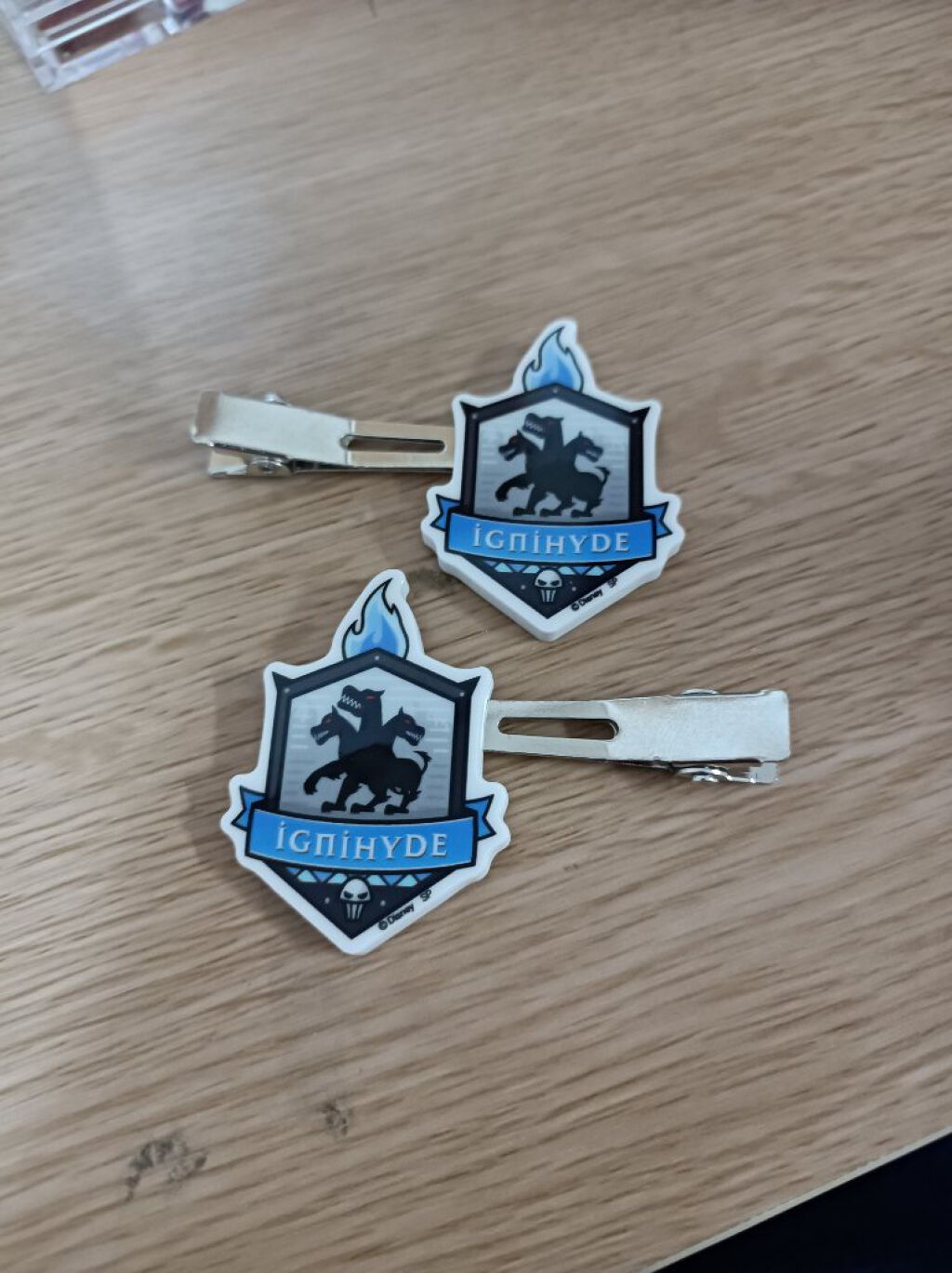 ドン・キホーテ ドンペン前髪クリップのクチコミ「今日は1時間早く終わる日だよ～
最近メイクをするときに使うアイテムを商品

一つ目
百均のポチ.....」（3枚目）