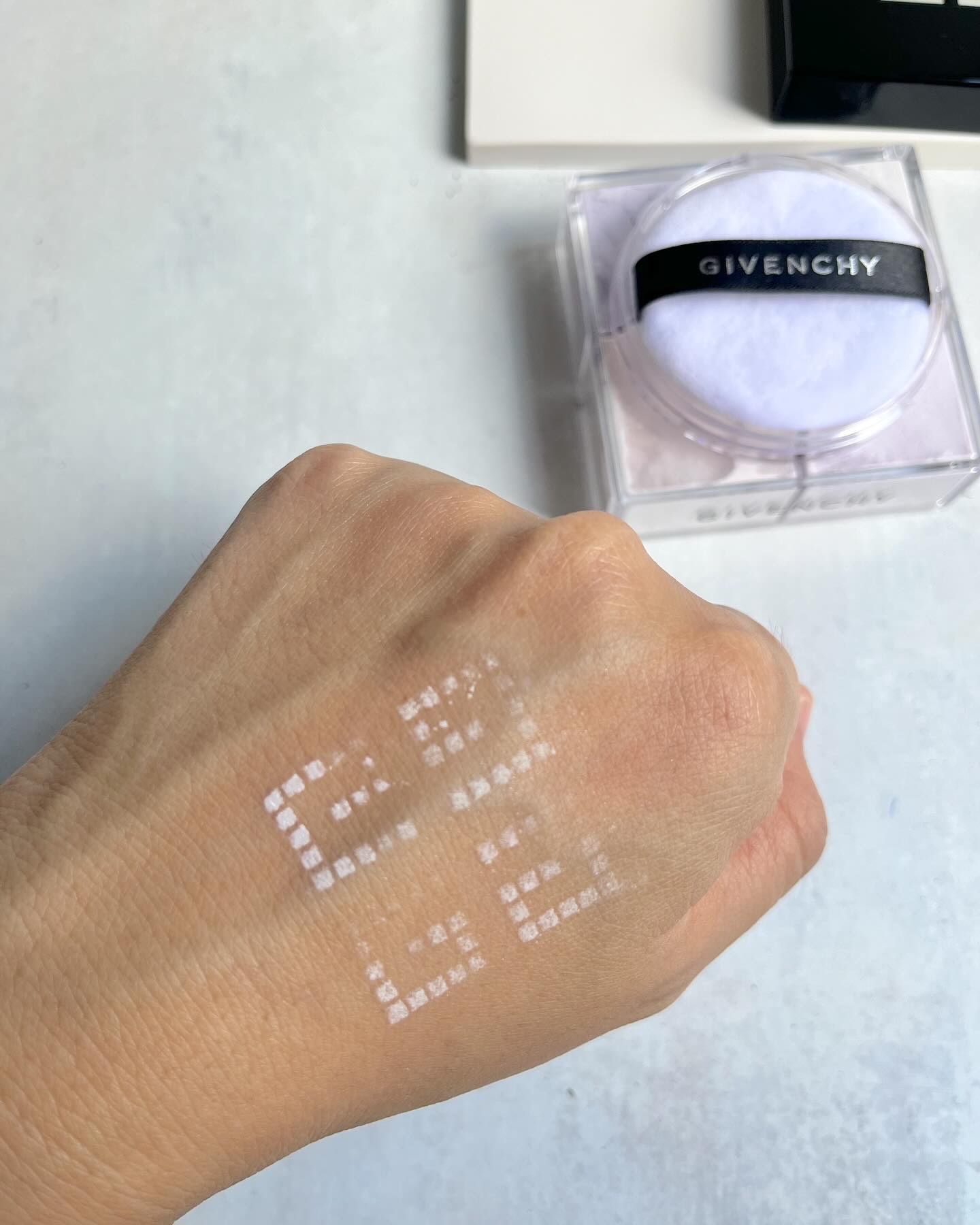 プリズム・リーブル/GIVENCHY/ルースパウダーを使ったクチコミ（3枚目）