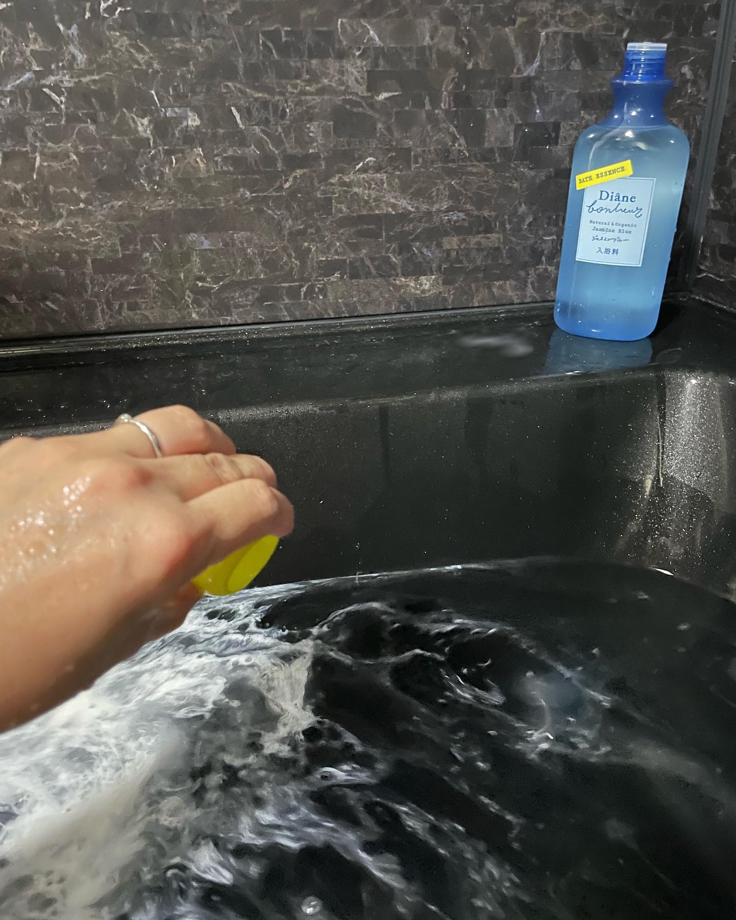 ボヌール バスエッセンス ジャスミンブルーの香り/ダイアン/保湿系入浴剤を使ったクチコミ（3枚目）