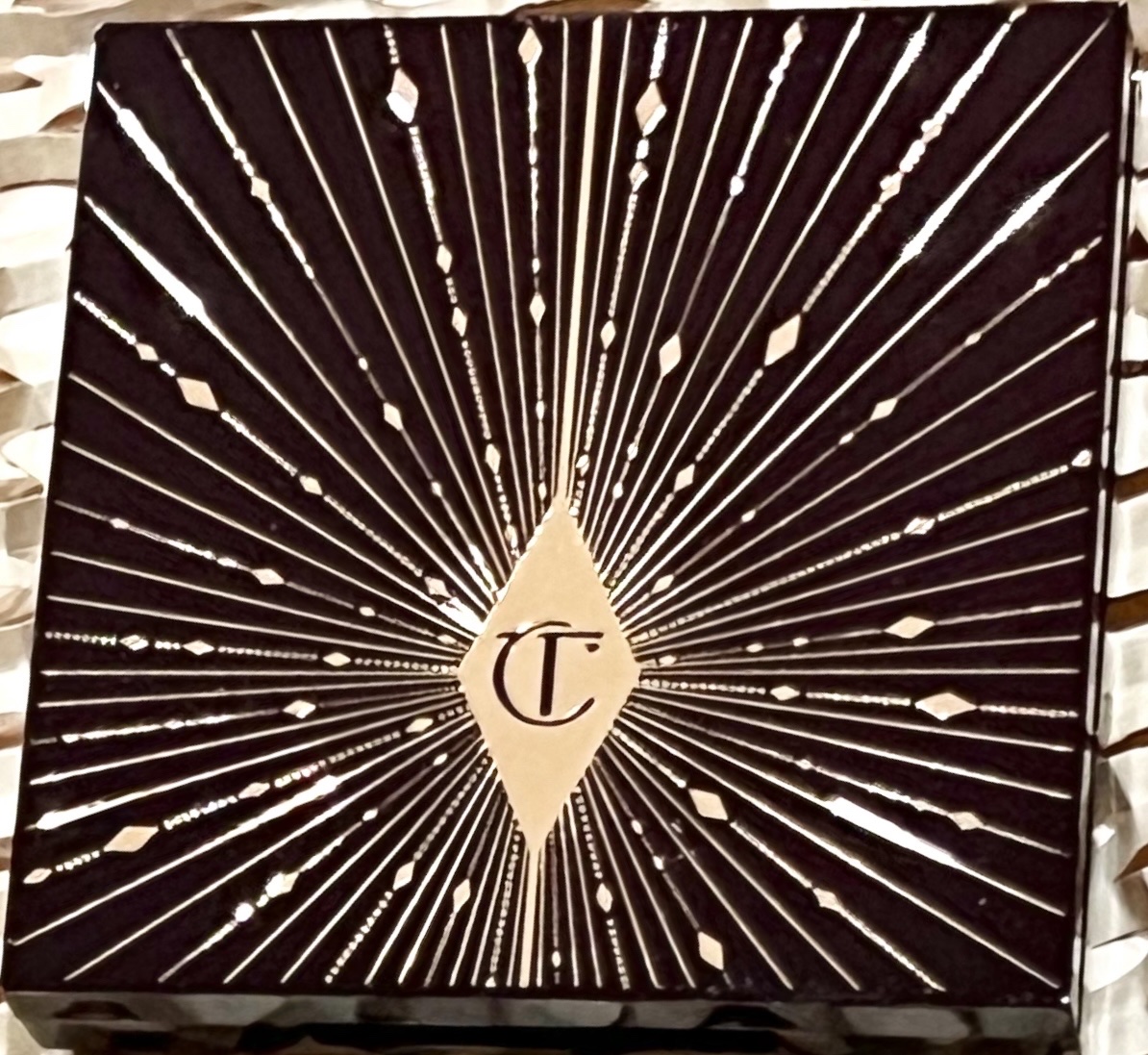 Charlotte Tilbury ダズリングダイヤモンズラグジュアリーパレットオブポップスのクチコミ「
Charlotte Tilbury
LUXURY PALETTE OF POPS
・DAZZ.....」（2枚目）