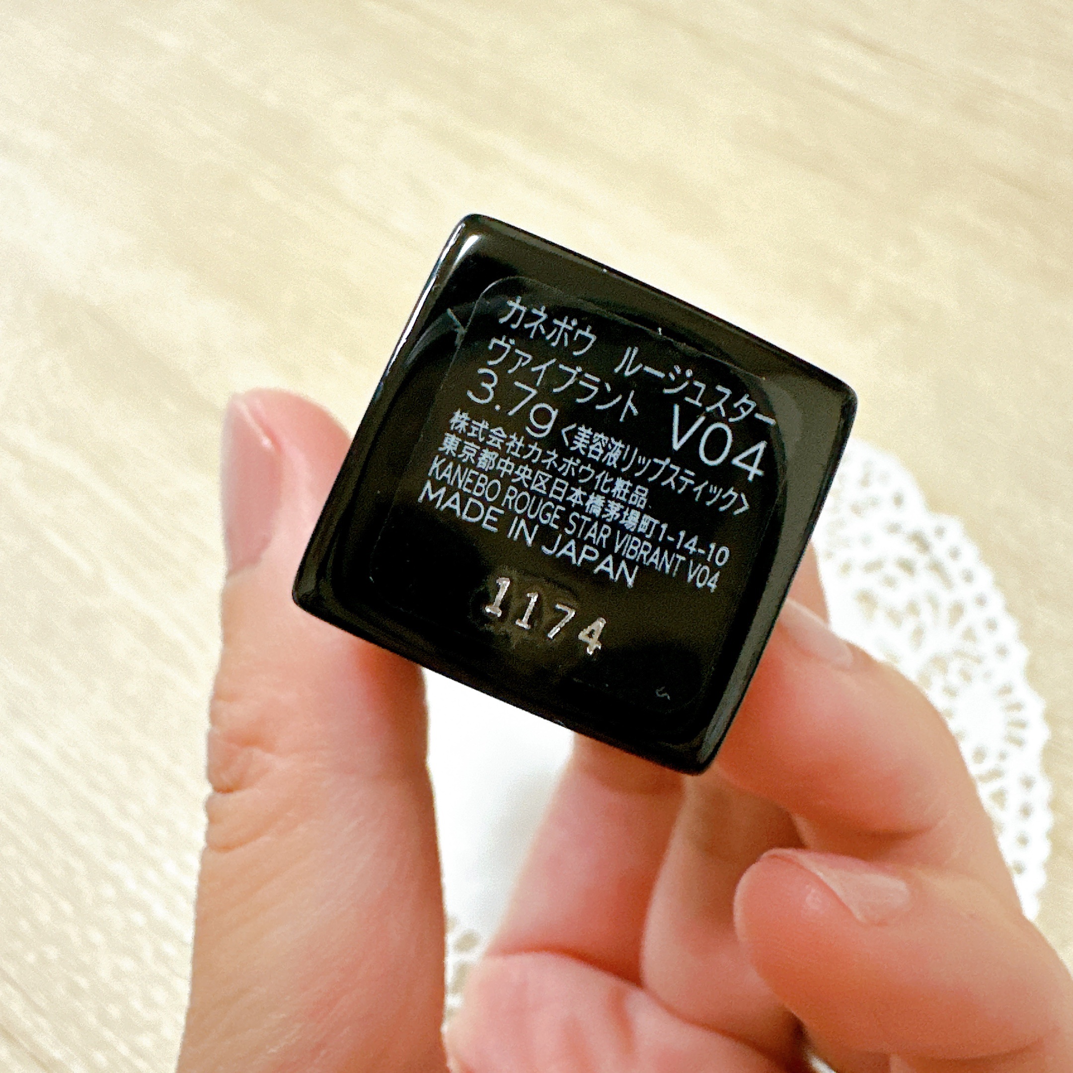 ルージュスターヴァイブラント V04 Core Red/KANEBO/口紅を使ったクチコミ（3枚目）