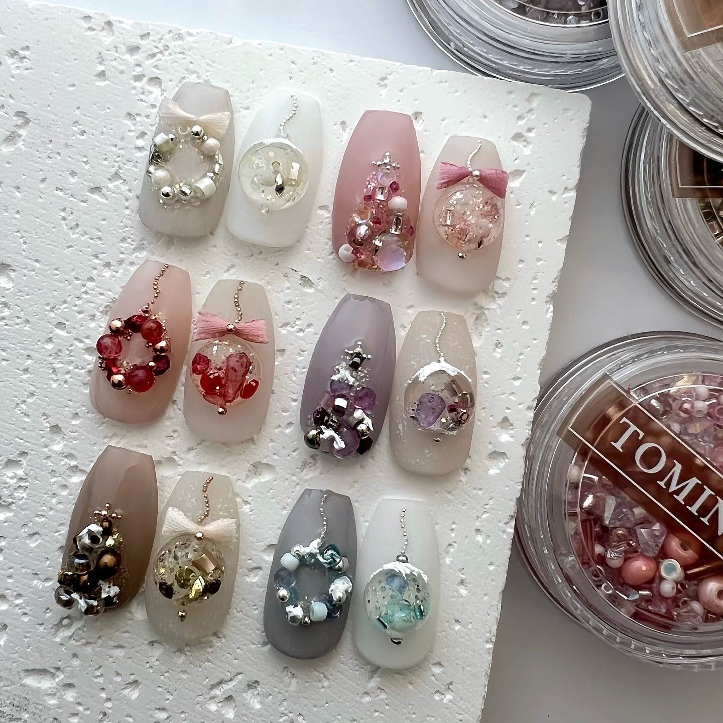 #クリスマスネイル,#ツリーネイル,#リースネイル,#冬ネイル,#ビーズネイル,#スノードームネイル,#リボンネイル,#大人可愛いネイルのネイルデザイン