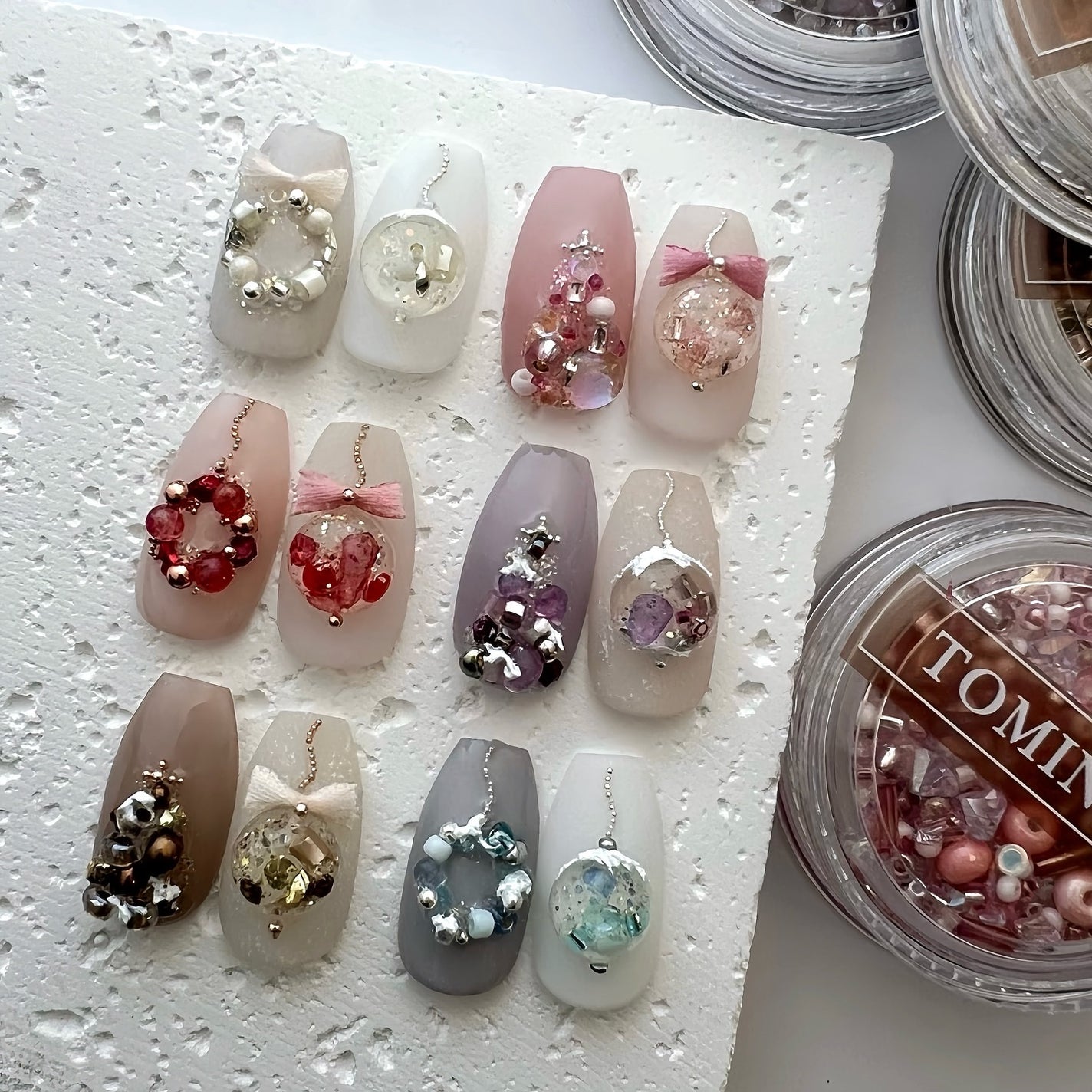 naomi on LIPS 「@tominail.japanクリスマスにも使える可愛いビジ..」(1枚目)
