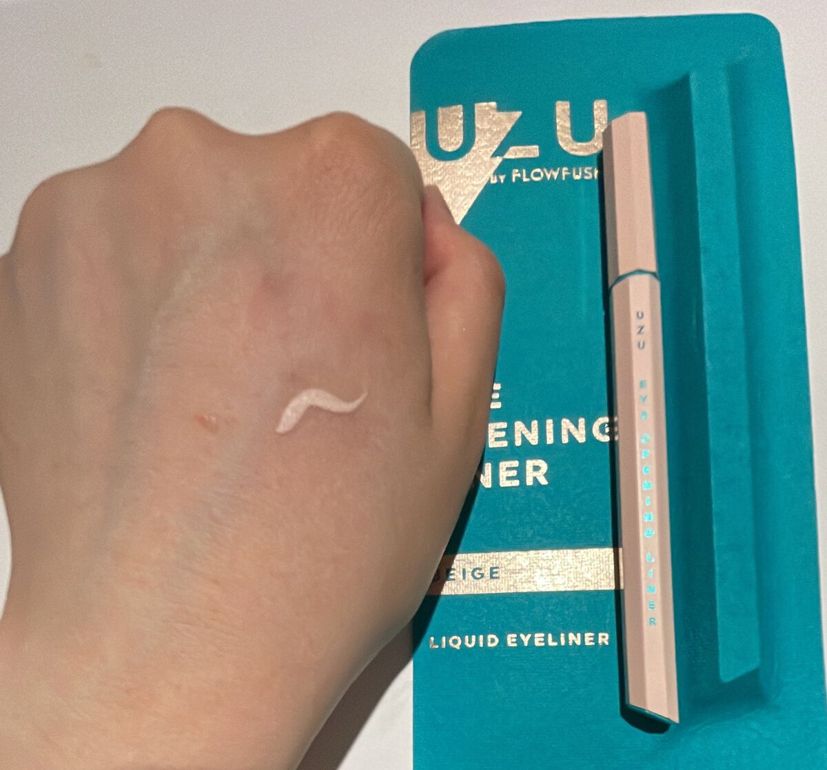 EYE OPENING LINER BEIGE/UZU BY FLOWFUSHI/リキッドアイライナーを使ったクチコミ（3枚目）