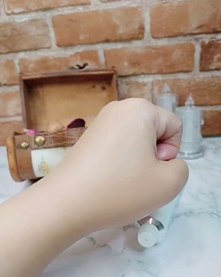 ソリッド パフューム ホワイトアプリコット/LUAFEE/練り香水を使ったクチコミ(4枚目)