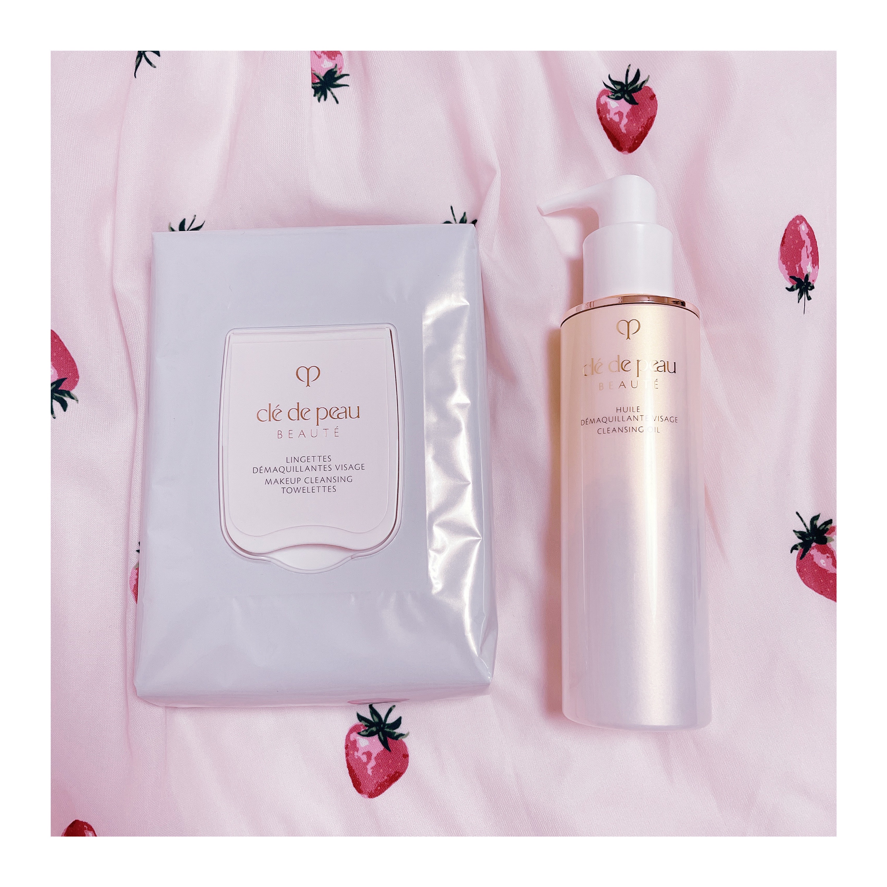 最近クレ・ド・ポー ボーテのランジェット デマキアントヴィサージのがSNSなどで話題だけど、クレドの中で私はユイルデマキアントヴィサージュが1番好きでお気に入り✨

今までに色んなクレンジングとか試してきたけど、これはマスカラリムーバーなし