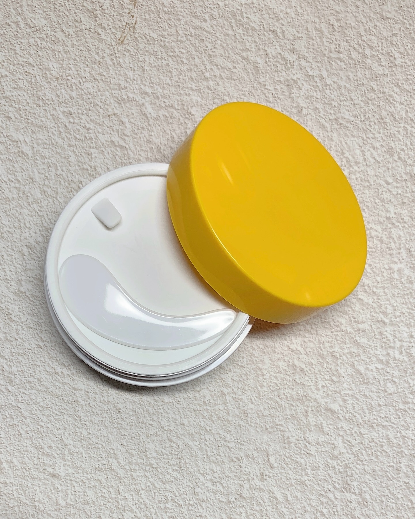 バイオーム ビタC ダークスポット アイパッチ/UIQ/アイケア・アイクリームを使ったクチコミ（2枚目）