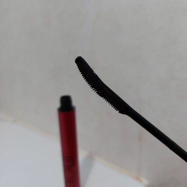 INOUI インウイ マスカラのクチコミ「01 アッシュグレー

コームタイプで塗りやすい。
コームが短い方は下まつ毛に。

繊維が入っ.....」（2枚目）
