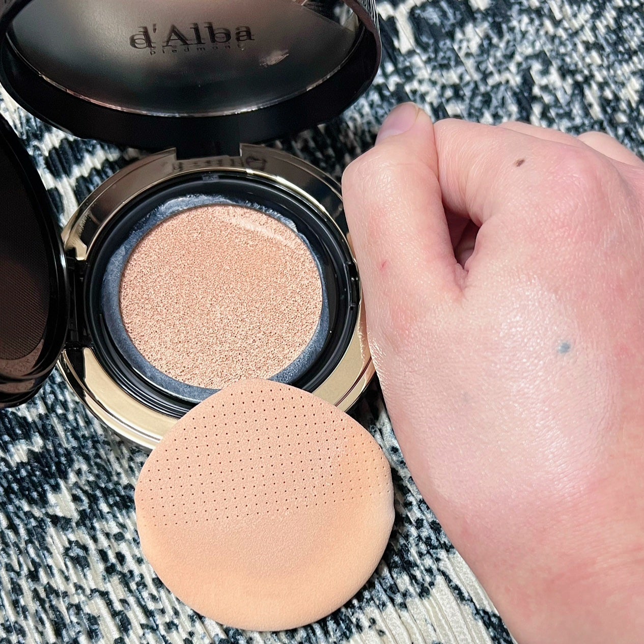 グロウフィットセラムカバークッション/ダルバ/クッションファンデーションを使ったクチコミ(2枚目)