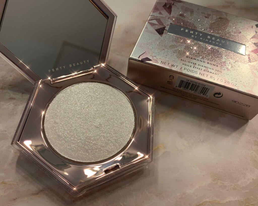 DIAMOND BOMB/FENTY BEAUTY BY RIHANNA/パウダーハイライトを使ったクチコミ（1枚目）