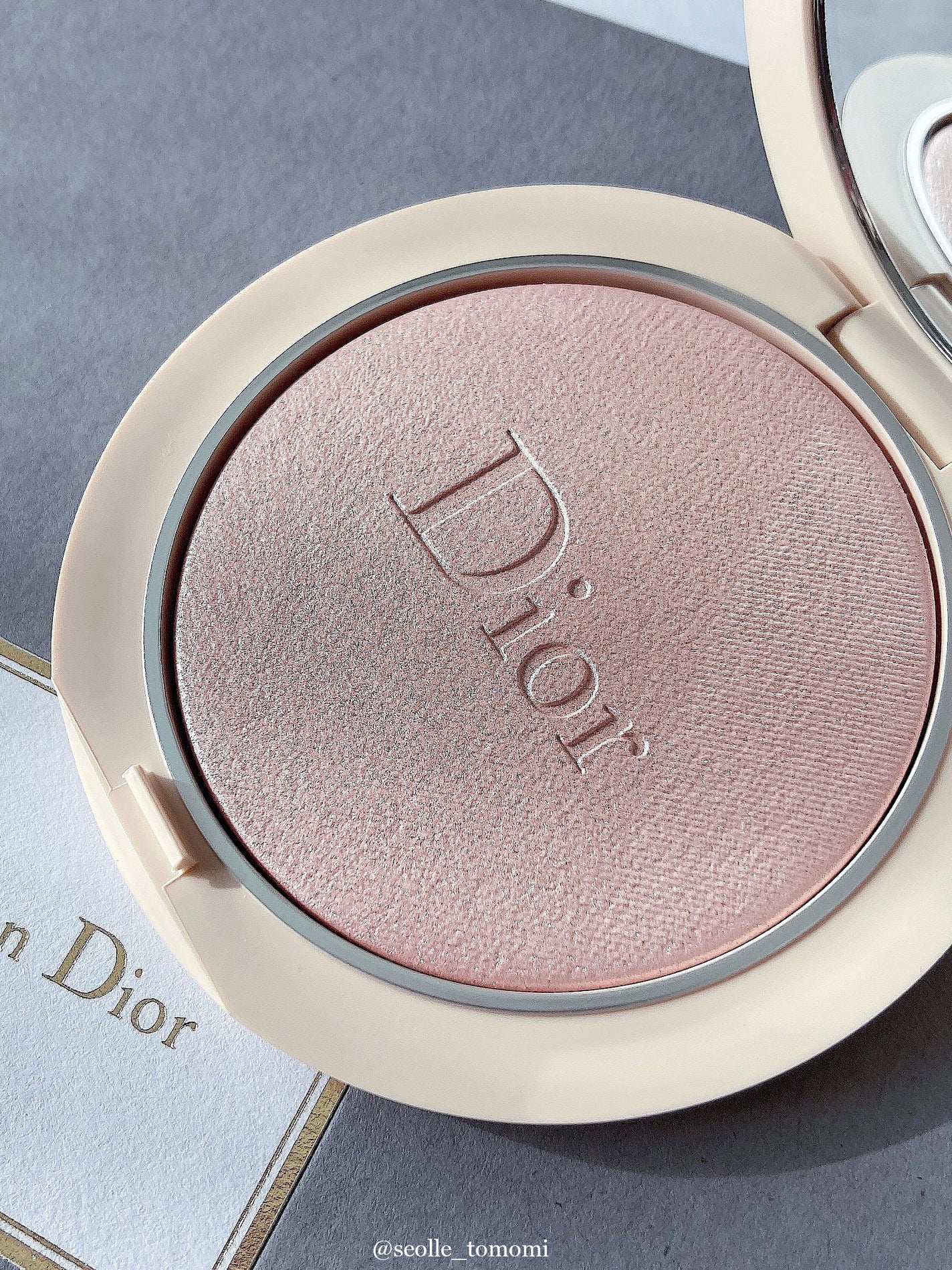 ディオールスキン フォーエヴァー クチュール ルミナイザー/Dior/プレストパウダーを使ったクチコミ(3枚目)