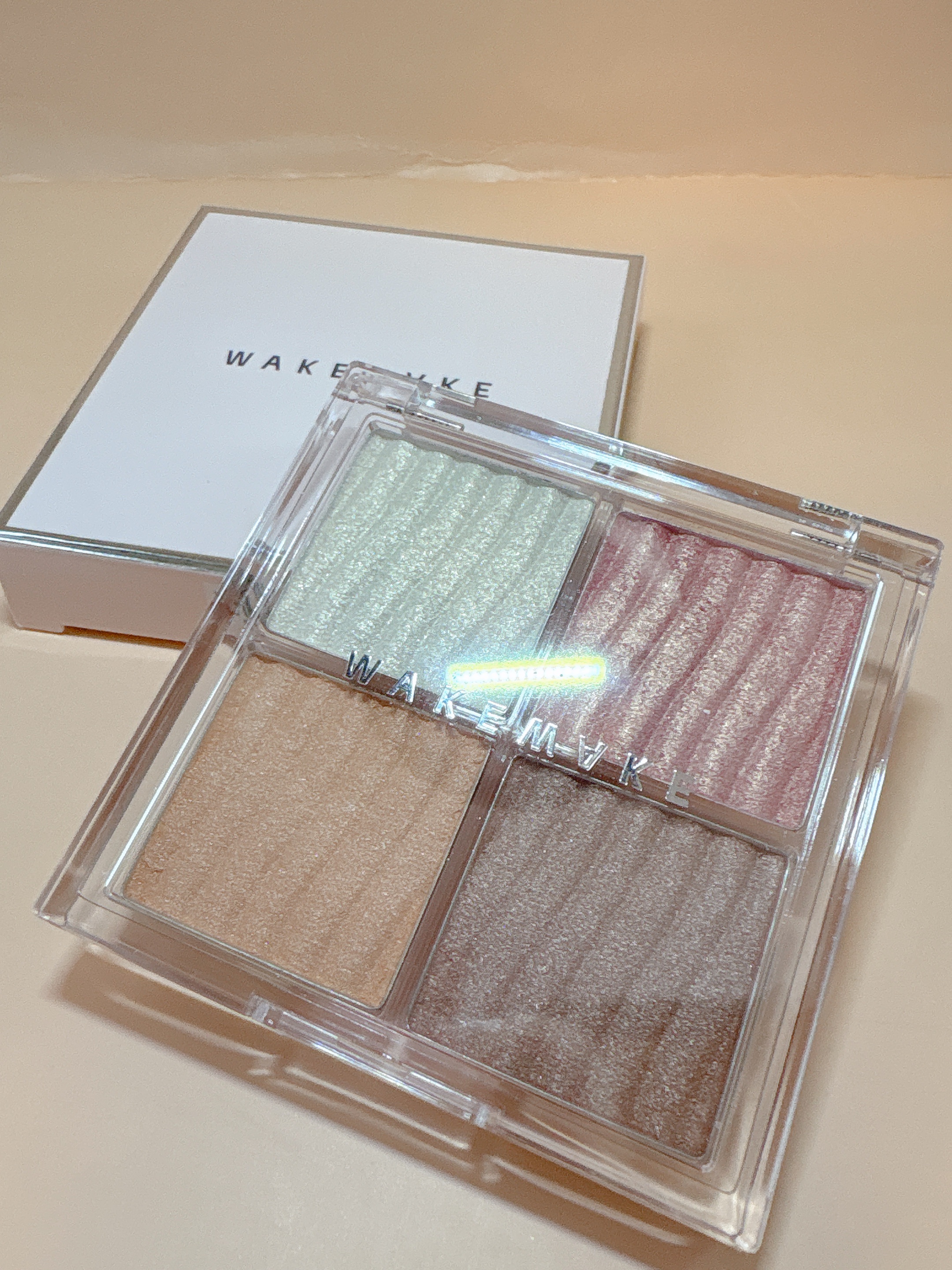 グロウコントゥアリングハイライターパレット/wakemake/パウダーハイライトを使ったクチコミ（2枚目）