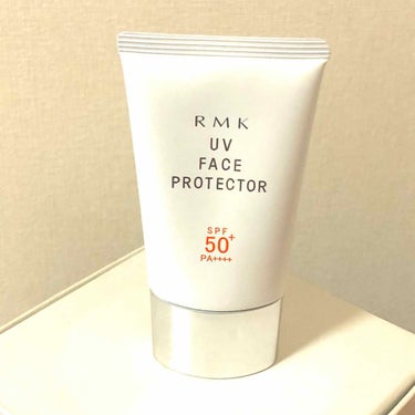 RMK UVフェイスプロテクター50
SPF50+ PA++++

RMKの日焼け止めを使い始めて2週間ほど

日焼け止めは匂いが苦手だしベトベトするしで苦手でしたが、
こちらは乳液みたいなテクスチャで