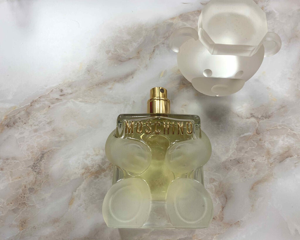 YURIKA on LIPS 「𝐌𝐎𝐒𝐂𝐇𝐈𝐍𝐎🤍TOY2いい女の香り🤍まず、ボトルを見て一目..」(2枚目)