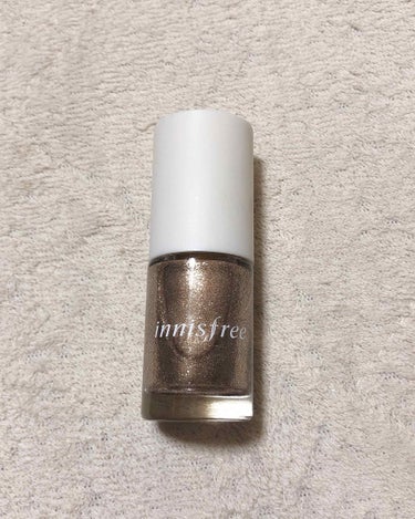 もうサンダルを履く季節も終わりが見えてきていますが…！Innisfreeのゴールドのマニキュアがめちゃくちゃ可愛かったので共有！
Innisfree (イニスフリー) リアルカラーネイルの73番です！
