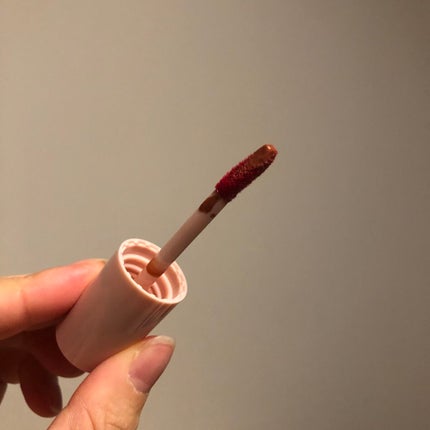 アンドバイロムアンド グラッシーボムティント BR01 デザートブリック/&nd by rom&nd/リップティントを使ったクチコミ(2枚目)