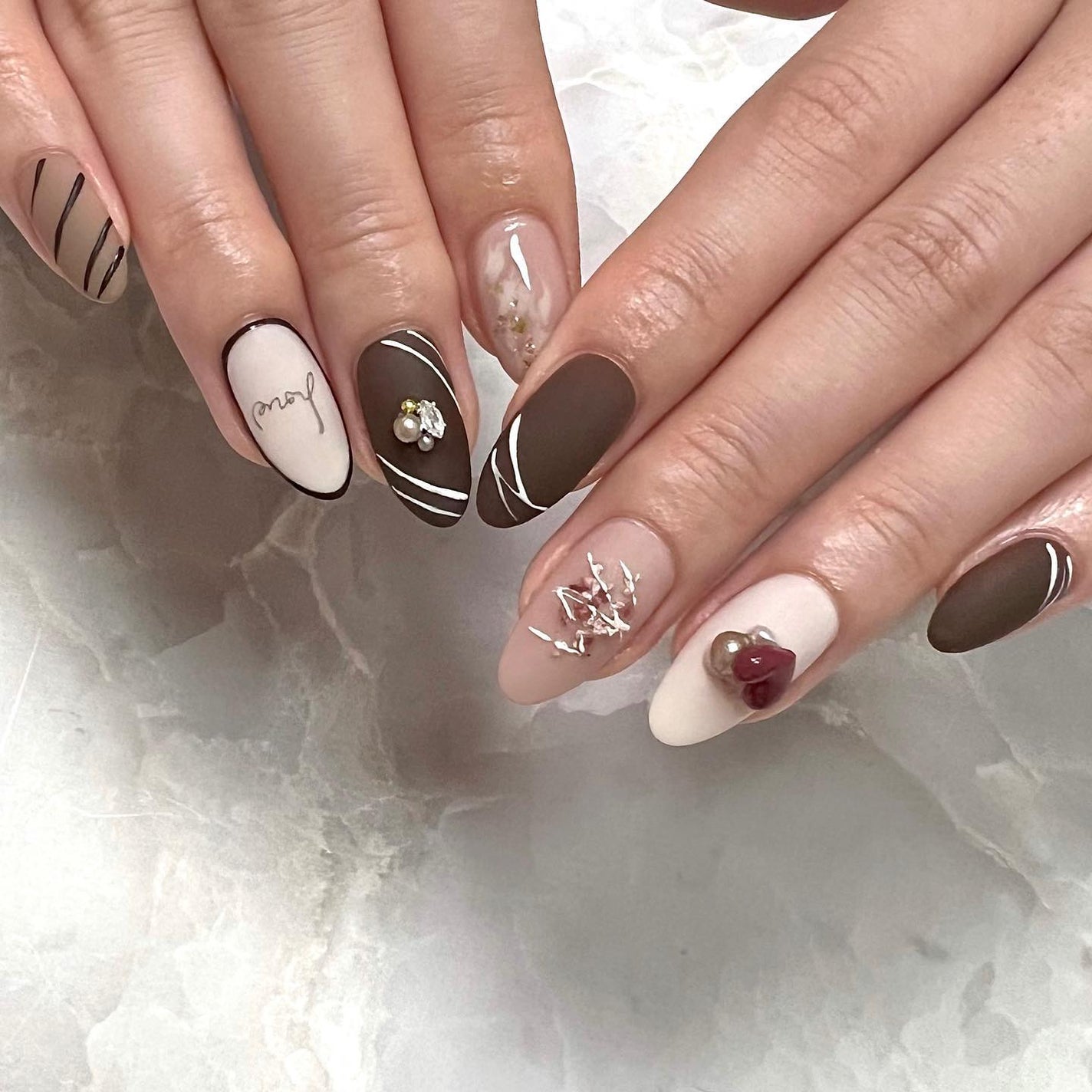 naomi on LIPS 「お客様ネイル🍫🍫🍫 使用商品詳細です☟📝パーツ@ruse..」(1枚目)