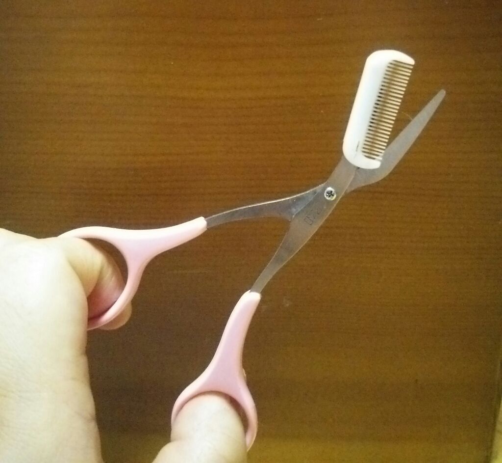 クシ付きマユハサミDX/貝印/その他化粧小物を使ったクチコミ(1枚目)