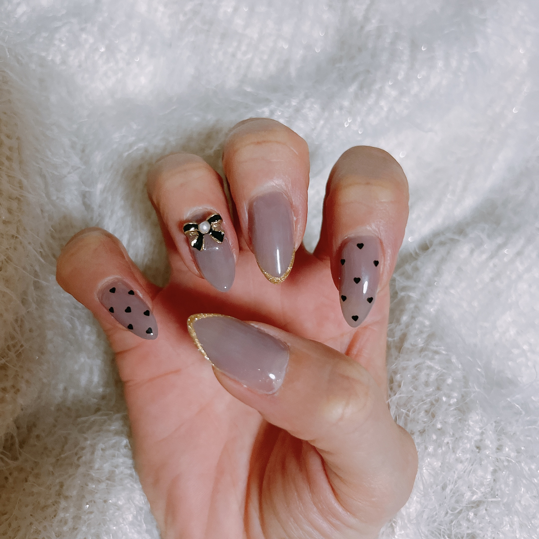 #大人ネイル,#秋冬ネイル,#リボンネイル,#ハートドットネイル,#オフィスネイル,#ニット映えネイルのネイルデザイン