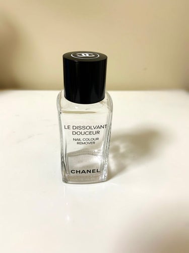 #使い切り
CHANELのル ディソルヴァン ドゥスール
伊勢丹より購入

爪が白くなったりしない
使いやすい除光剤
ネイルサロンに行けない時期に重宝する
リピ買い済み