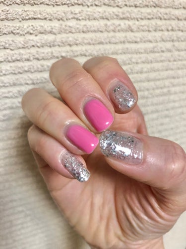 そろそろ春を感じるネイルに💅
このピンクけっこう可愛い🌸
チープ過ぎず程よいカジュアル感

もちろん、
100均ネイルだよー

ピンクはseria
シルバーはキャンドゥ

シルバーのホロ具合がダイソーの