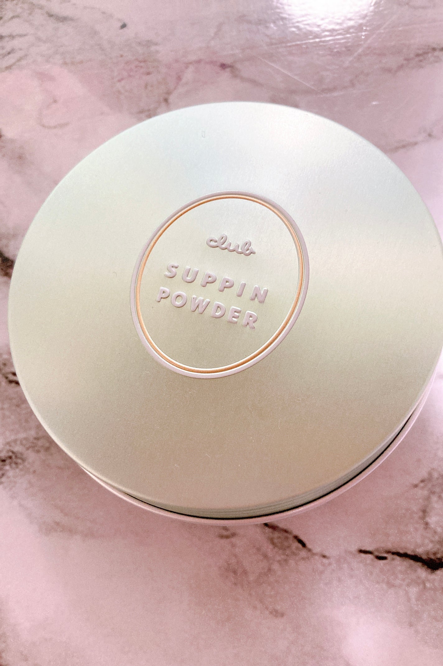 すっぴんパウダーC ホワイトフローラルブーケの香り/クラブ/プレストパウダーを使ったクチコミ(1枚目)