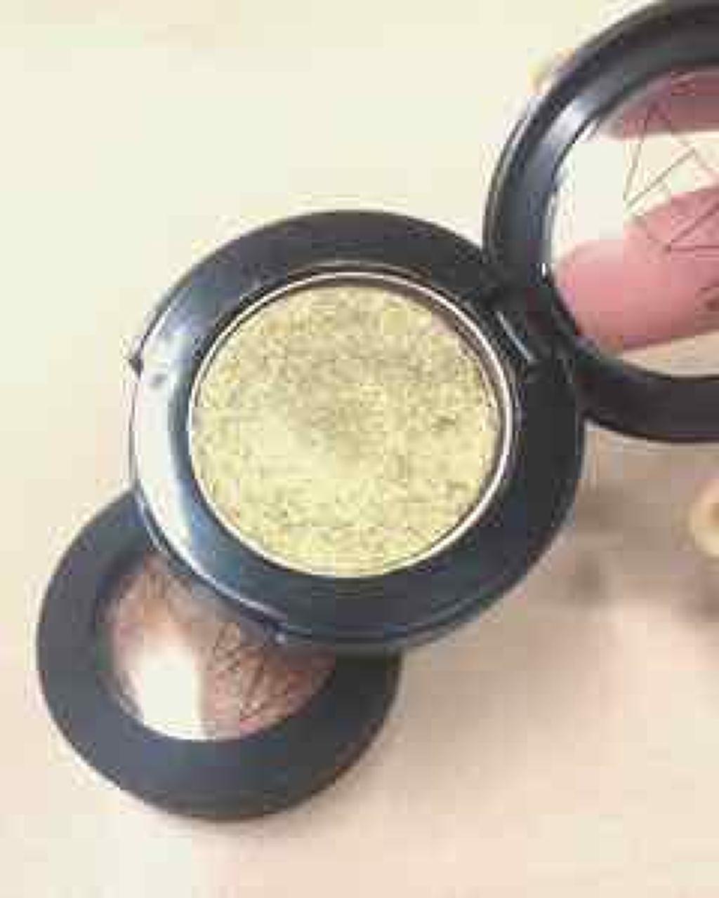 シングル アイシャドウ/ZENN.th/単色アイシャドウを使ったクチコミ（3枚目）