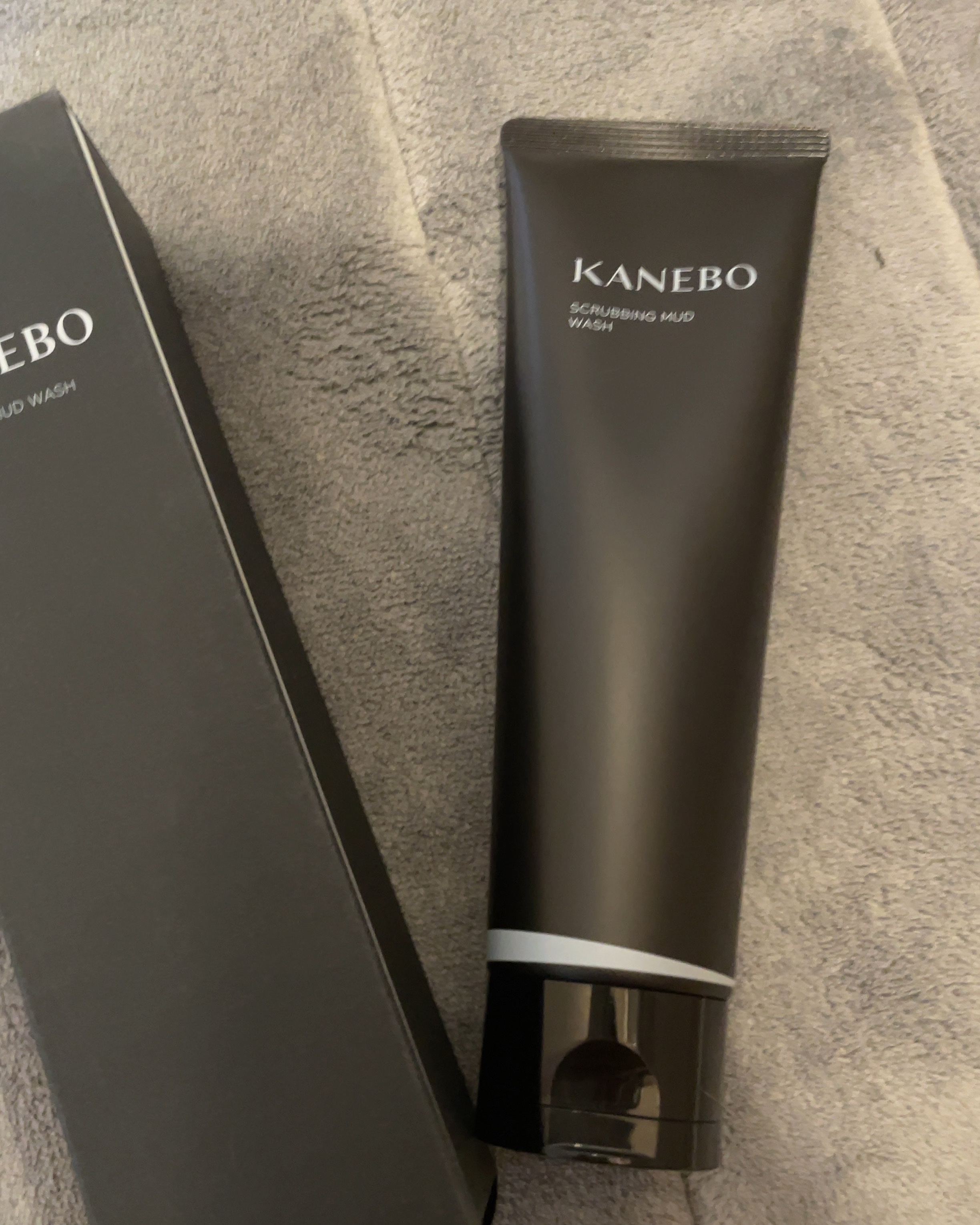 □KANEBO

スクラビング　マッド　ウォッシュ

前まで長年愛用してた
酵素洗顔が廃盤に
なってしまって
買いだめしてたものも
ついになくなってしまった😭

どうしよ何使お、、、

って思いながら
つなぎで
新しいの見つけるまで
主人