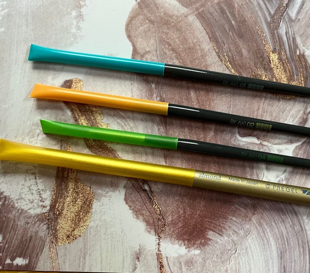 世良@痛ネイル練習 on LIPS 「いつも使ってる筆を軽く紹介。需要?知らんそんなもの。つか表紙の..」(2枚目)