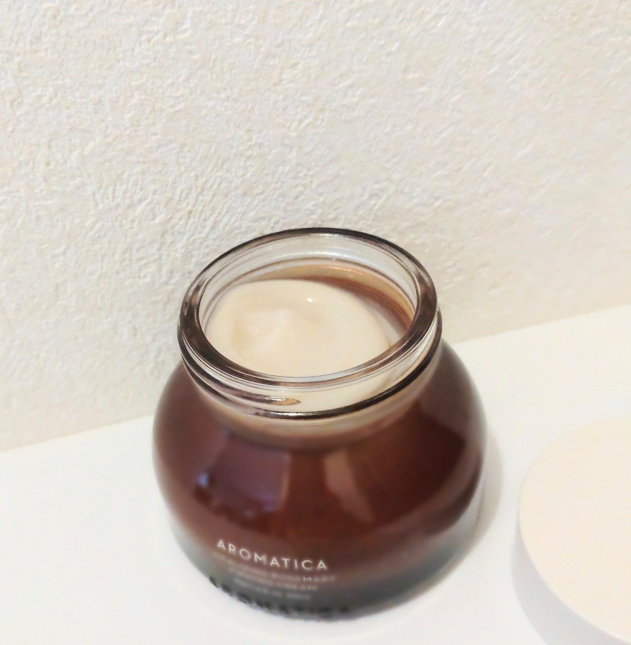 バイタライジングローズマリーファーミングクリーム/AROMATICA/フェイスクリームを使ったクチコミ（2枚目）