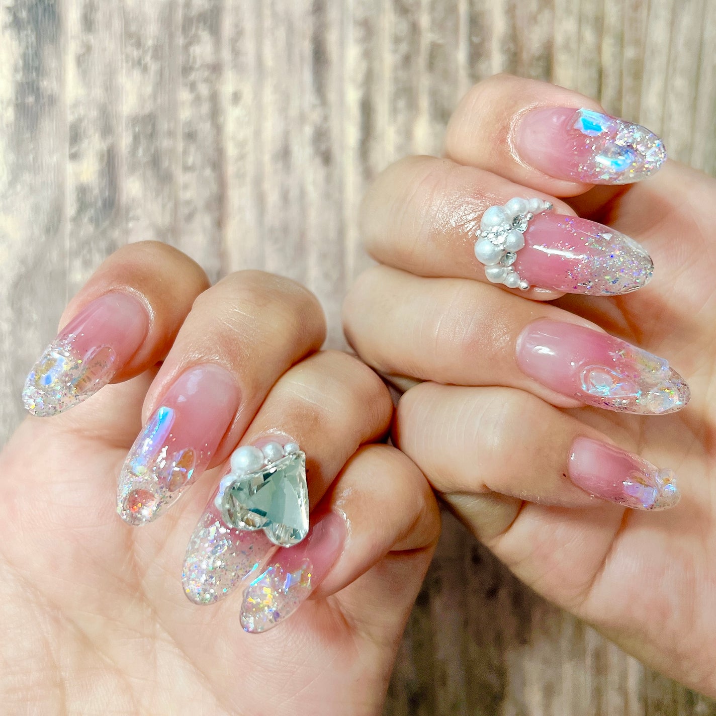 mamico on LIPS 「💒ブライダルネイル💒結婚式参列のため久々にオール長さ出しをした..」(2枚目)