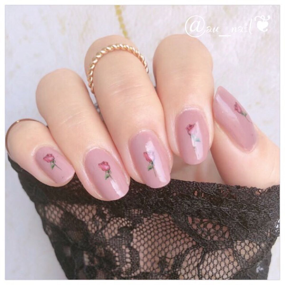 #auオフィスネイル,#セルフネイル,#シンプルネイル,#おしゃれネイル,#オフィスネイル,#ポリッシュネイル,#お仕事ネイル,#仕事ネイル,#ナチュラルネイル,#時短ネイル,#簡単ネイル,#プチプラネイル,#ピンクネイル,#春ネイル,#バラネイル,#ワンカラーネイルのネイルデザイン