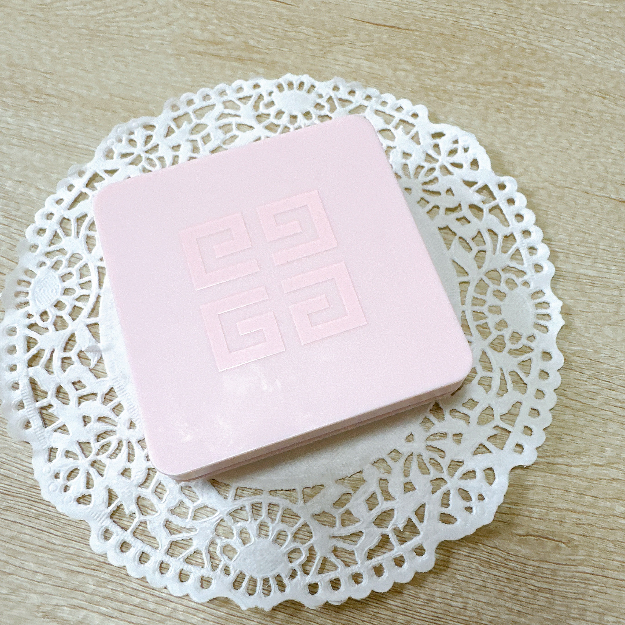 スキン PFCT コンパクト クリーム Ｎ/GIVENCHY/化粧下地を使ったクチコミ（2枚目）