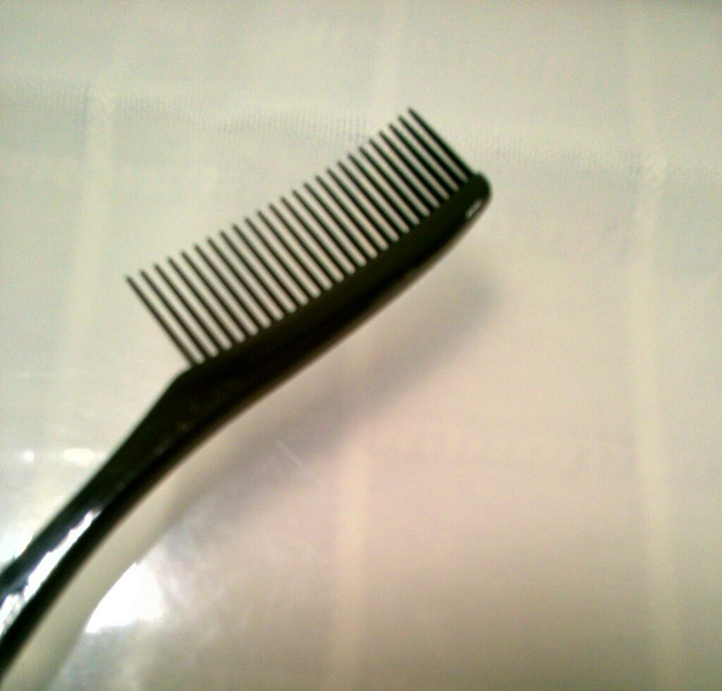 チャスティ アイラッシュ&アイブロウコーム BKのクチコミ「【これは便利、チャスティアイラッシュ&アイブロウコーム】

こちらドラッグストアで税込410円.....」（2枚目）